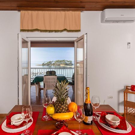 Nice Apartment In Banjol With Kitchen Exteriér fotografie